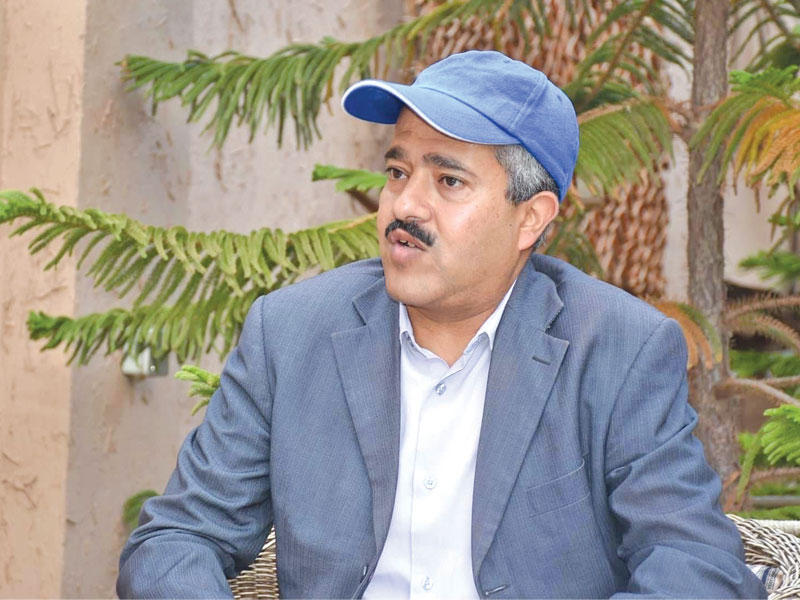 الأديب اليمني وجدي الأهدل 