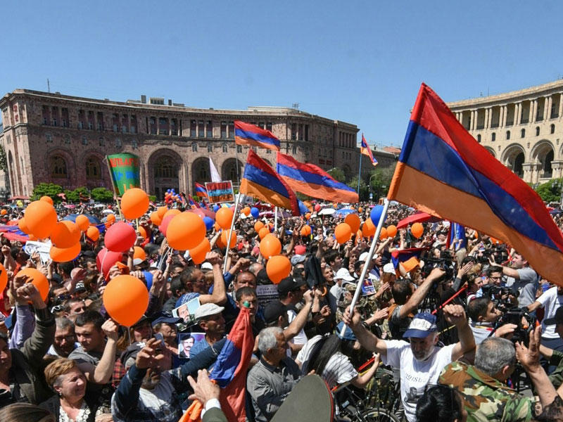 المعارضة في أرمينيا تواصل الضغط لإقالة باشينيان 