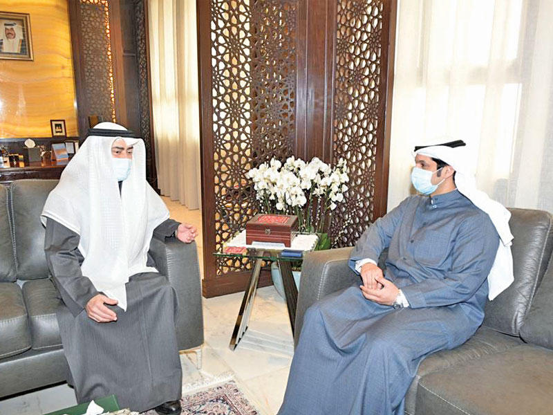 وزير الإعلام مع العبدالجليل