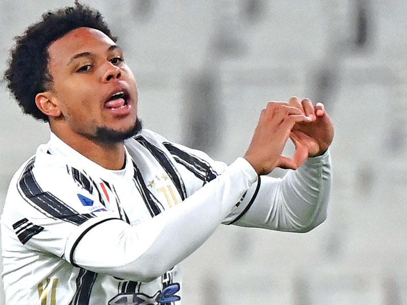 ويستون ماكيني لاعب وسط يوفنتوس الإيطالي 