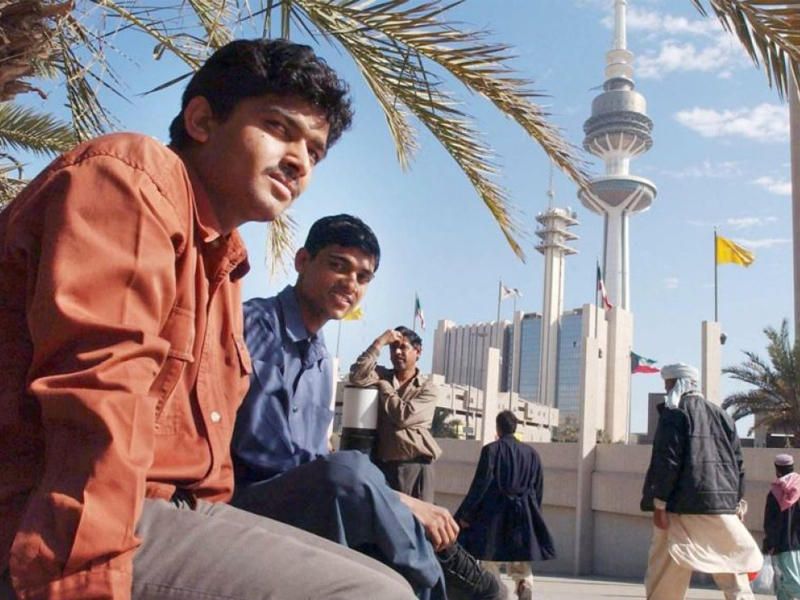 أولى رحلات عودة عمالة الهند الأربعاء