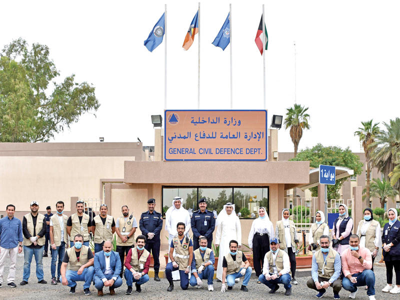  متطوعو بنك بوبيان في زيارة لتقديم الشكر لـ «الدفاع المدني» 