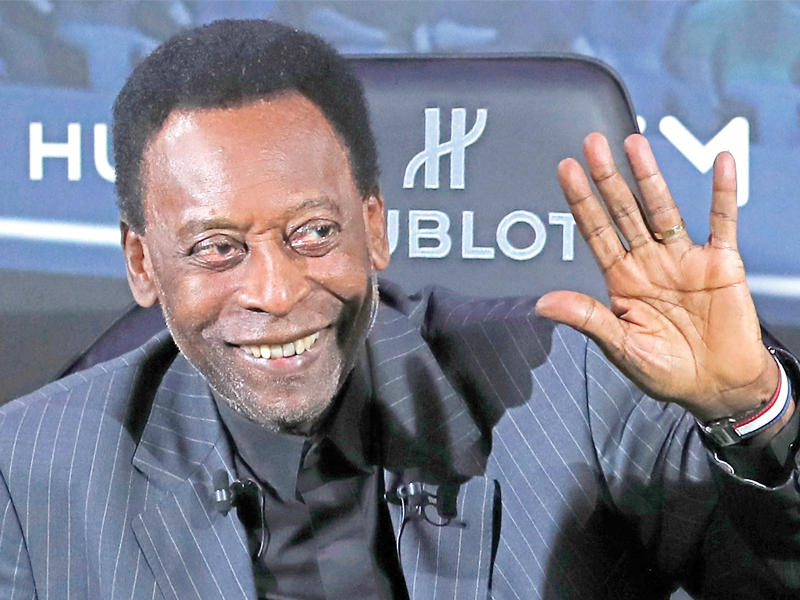 النجم البرازيلي الأسبق إدسون أرانتس دو ناسيمينتو «بيليه»