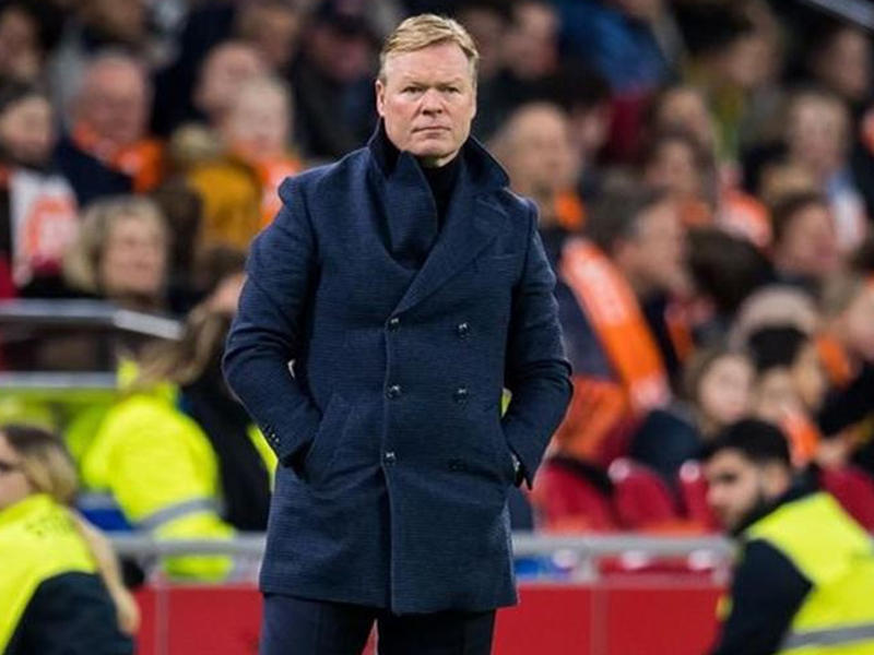 مدرب برشلونة الإسباني الهولندي رونالد كومان 