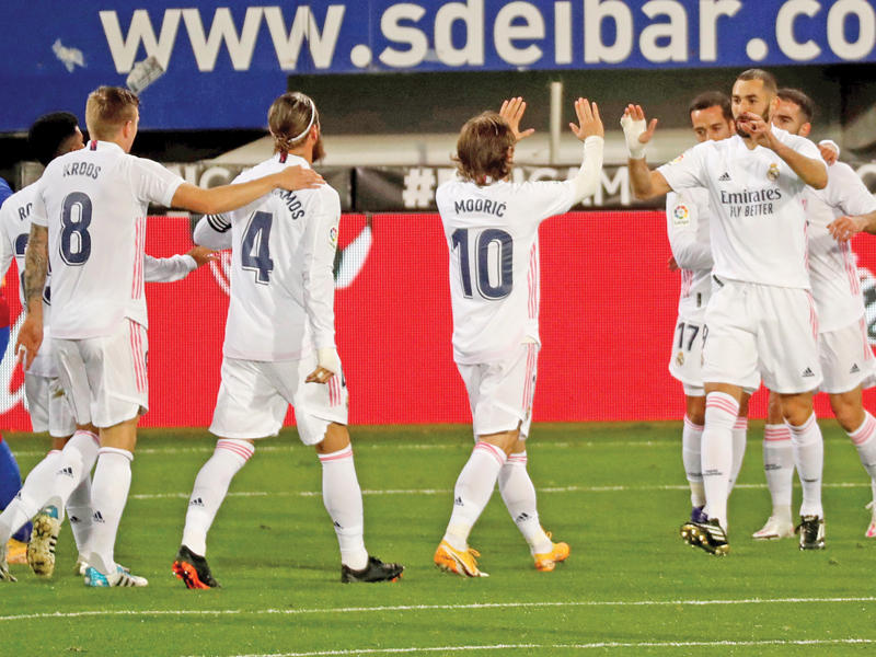 فرحة لاعبي ريال مدريد بعد إحراز الهدف الثاني