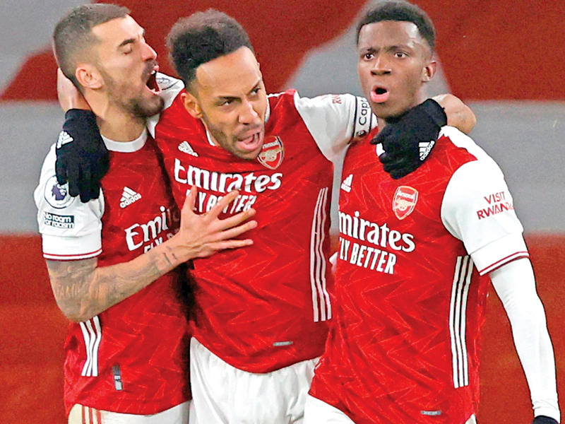 لاعبو أرسنال خلال مباراة سابقة