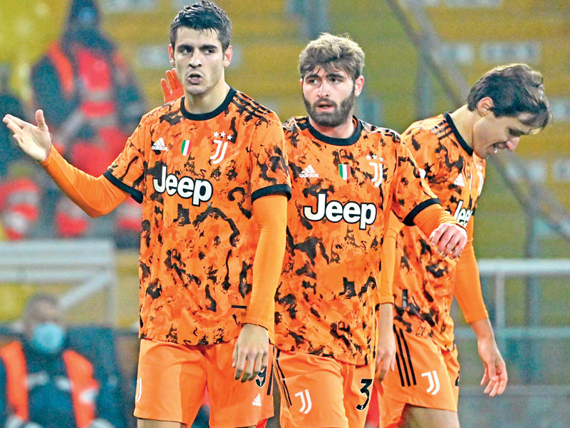 لاعبو يوفنتوس خلال المباراة الماضية أمام بارما