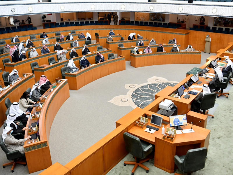 جانب من جلسة أمس (تصوير عبدالله الخلف)