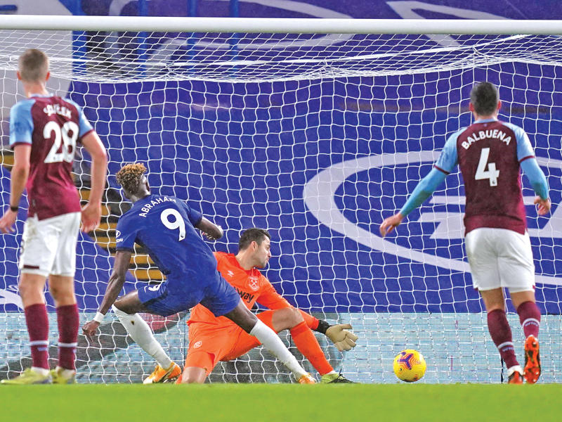 إبراهام نجم تشلسي يحرز الهدف الثاني