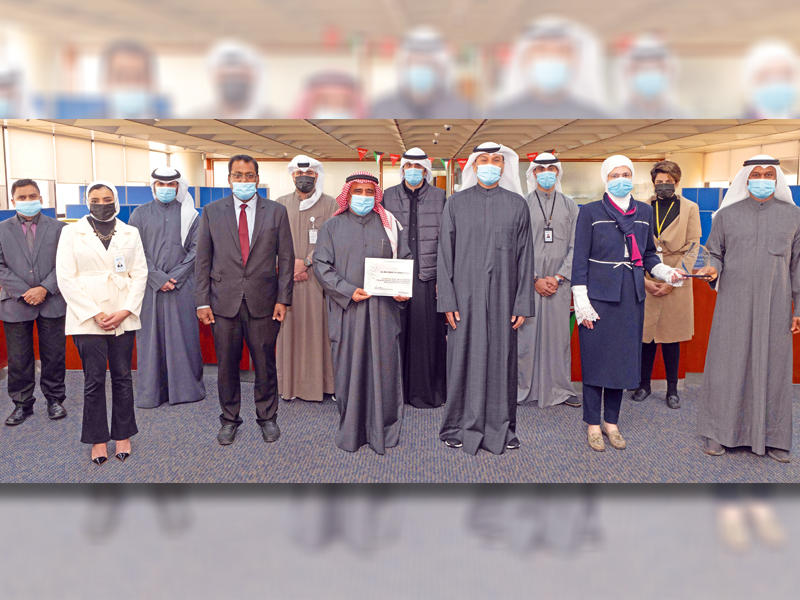 موظفو إدارة العمليات والإدارة المصرفية الدولية