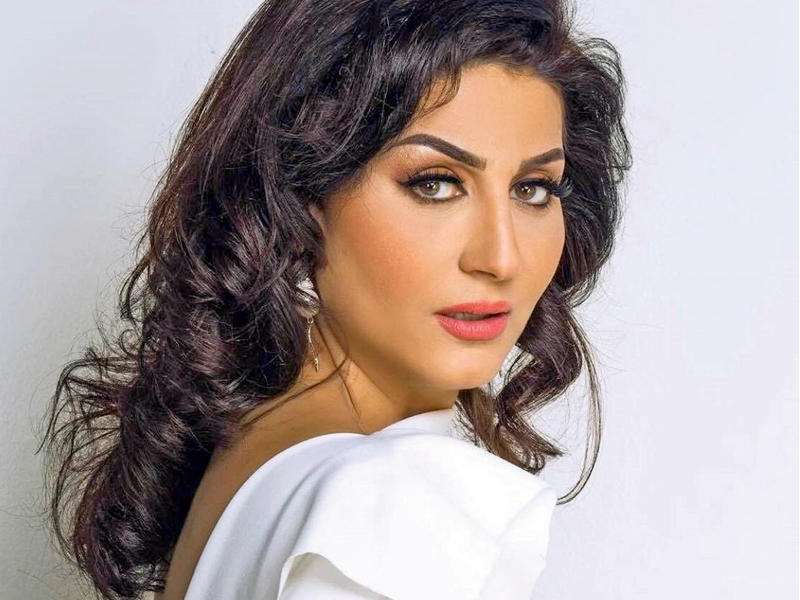 الفنانة وفاء عامر 