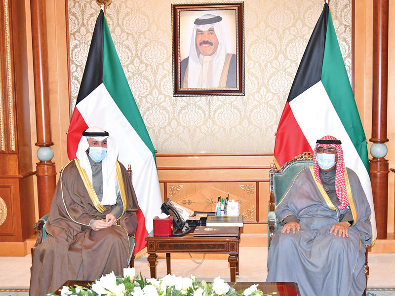 سمو ولي العهد الشيخ مشعل الأحمد مستقبلاً  رئيس مجلس الأمة مرزوق الغانم