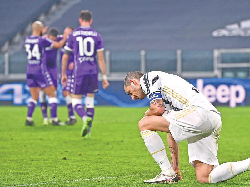 بونوتشي مدافع يوفنتوس بعد الهدف العكسي في مرمى فريقه