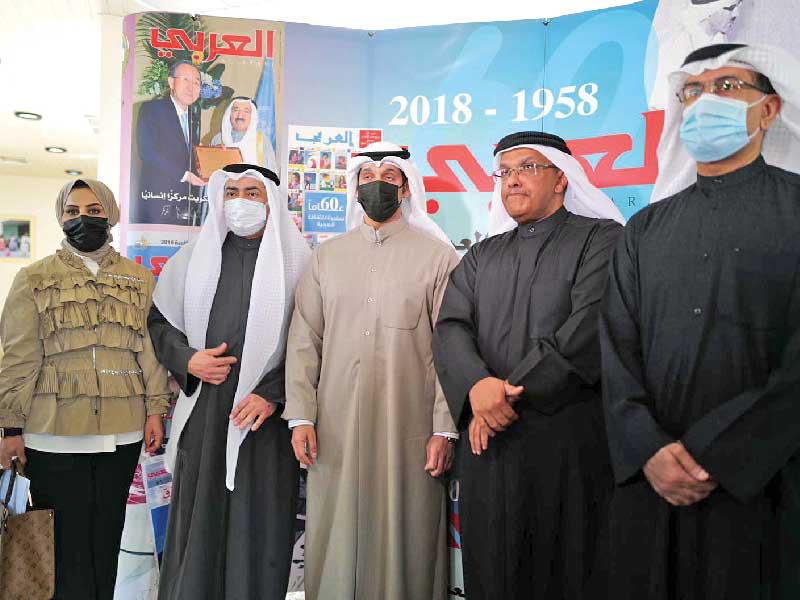 وزير الإعلام أثناء زيارته مقر المجلة