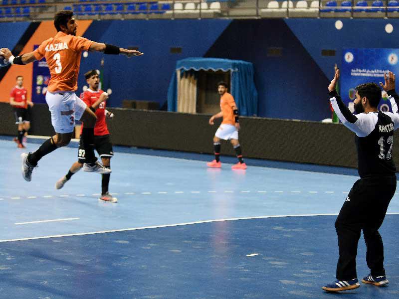 إبراهيم الأمير يصوب على مرمى خيطان