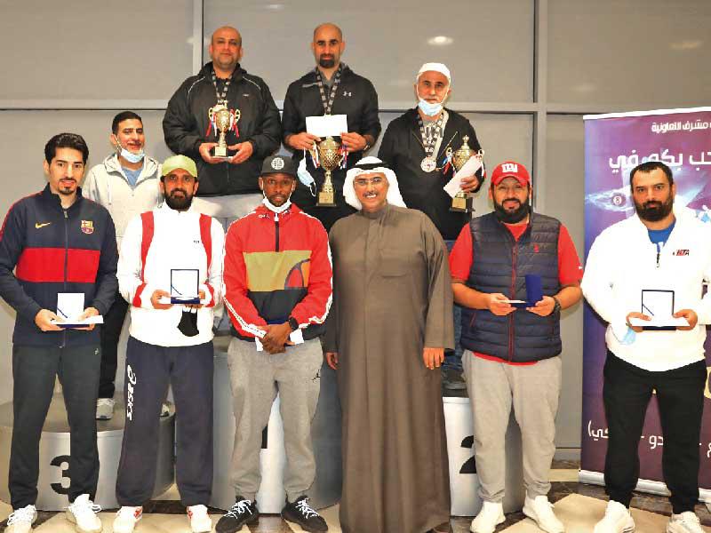 تكريم الفائزين بإحدى البطولات