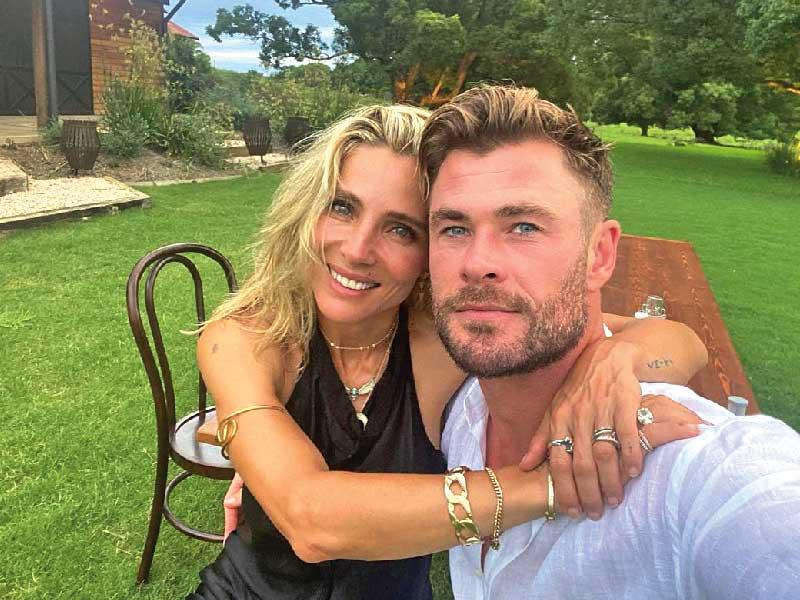  ​كريس هيمسورث​ وزوجته