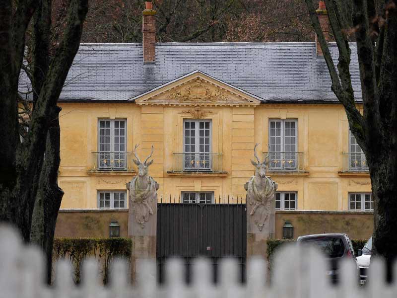 إحدى ضواحي باريس