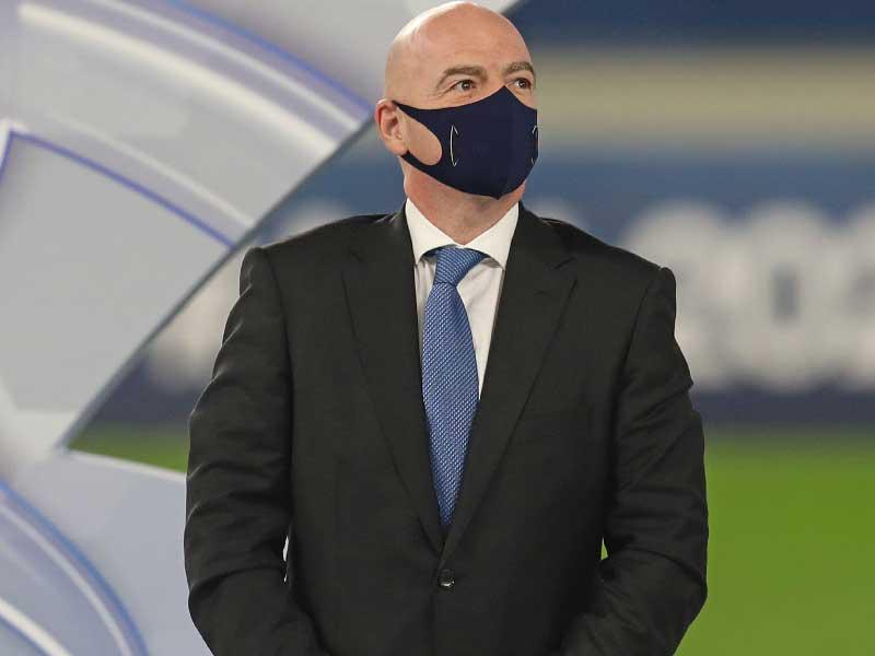 السويسري جياني إنفانتينو رئيس الاتحاد الدولي لكرة القدم (فيفا) 