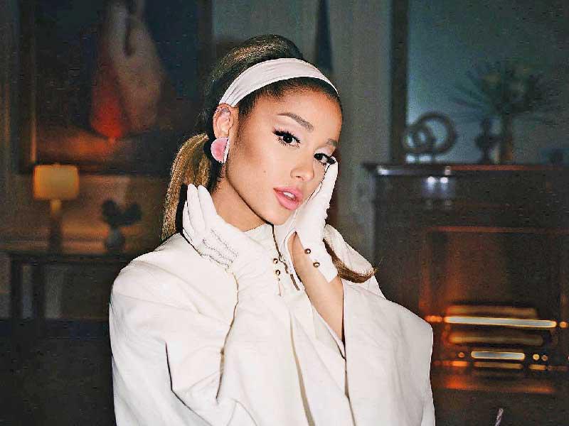 النجمة العالمية إريانا غراندي