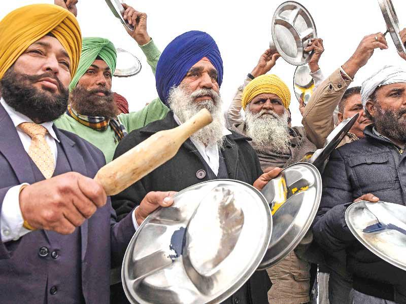 مزارعو الهند يقرعون الأواني أثناء كلمة ناريندار مودي 