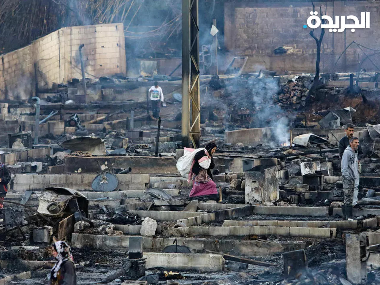 مخيم للاجئين السوريين في لبنان بعد احتراقه