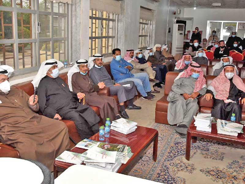 الحضور في اجتماع «المزارعين»