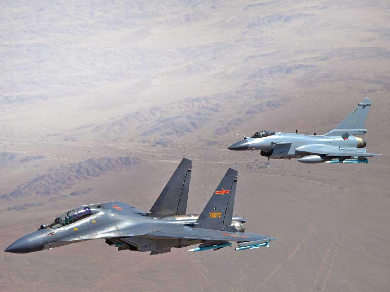 مقاتلتان صينيتان خلال طلعة جوية (موقع الجيش الصيني) 