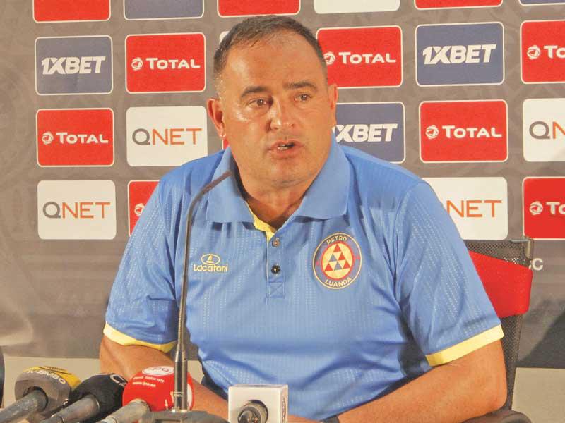 مدرب كاظمة الإسباني بيانكي 