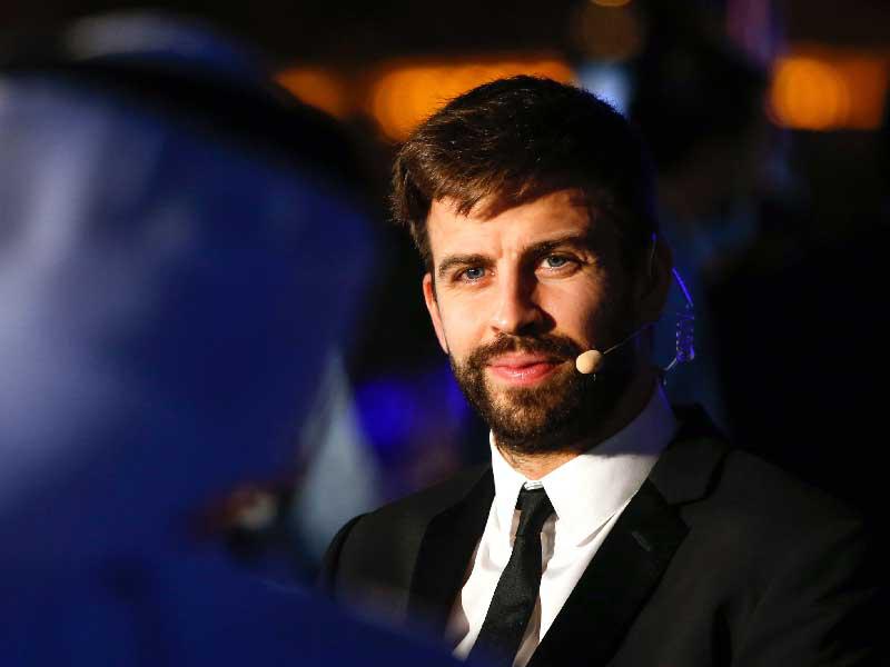 جيرارد بيكيه مدافع فريق برشلونة 