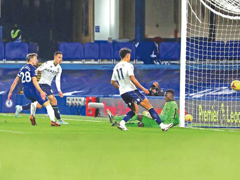 أنور الغازي نجم أستون فيلا يسجل هدف التعادل