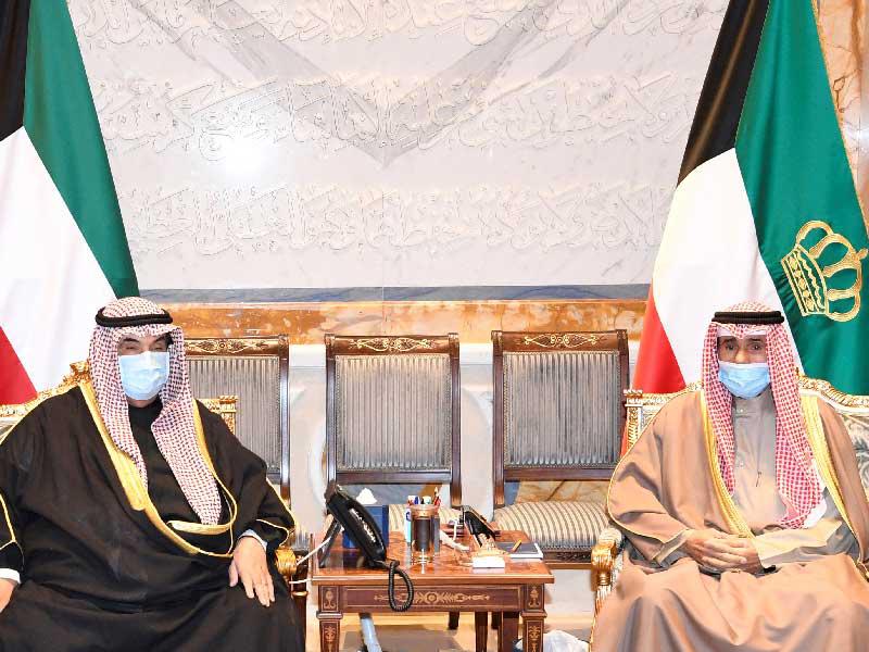 صاحب السمو أمير البلاد الشيخ نواف الأحمد يستقبل الشيخ ناصر المحمد أمس