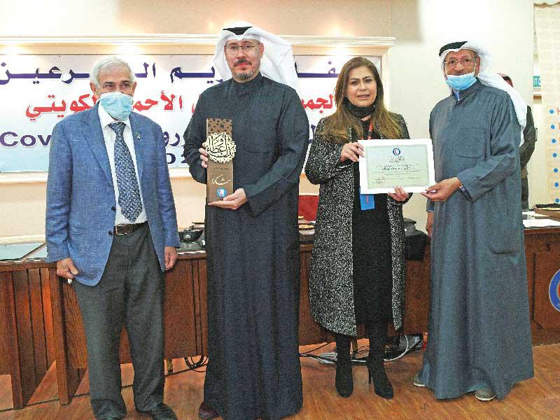 تكريم الأيوب ودشتي من جانب د. الساير والحساوي