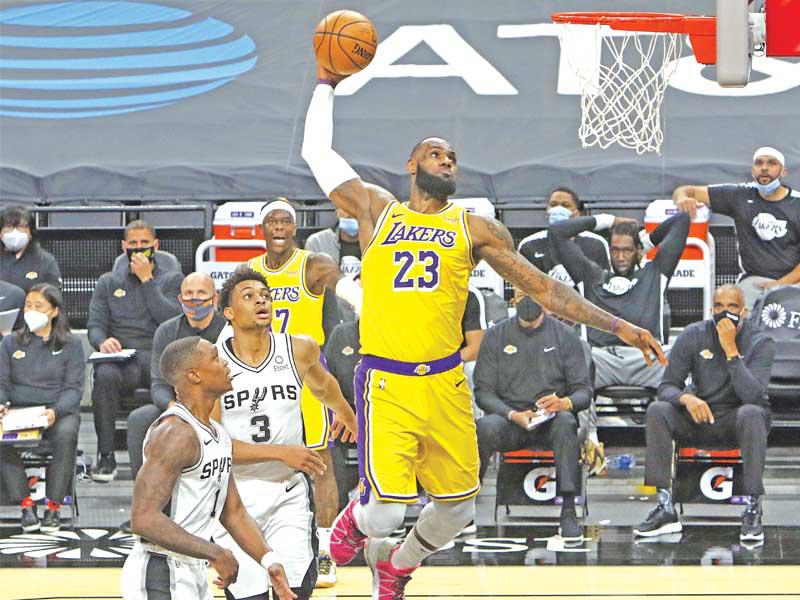  نجم لوس أنجلس ليكرز، ليبرون جيمس