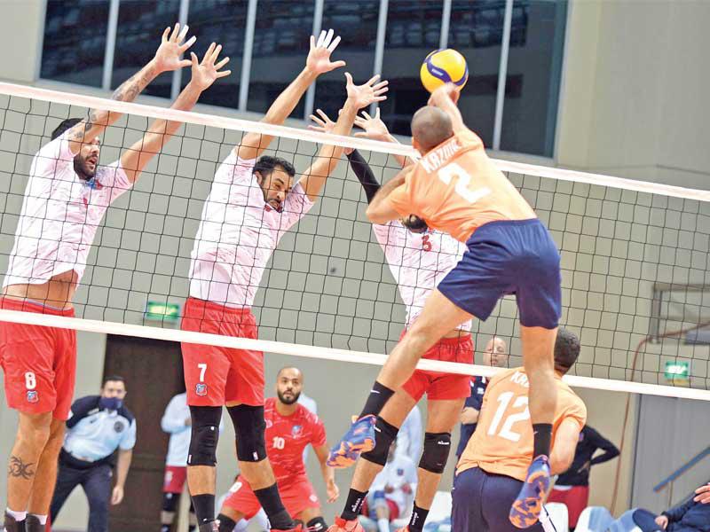 حائط صد ثلاثي من لاعبي الكويت