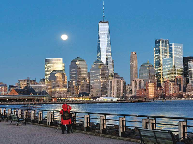 سطوع القمر الكامل الأخير لهذا العام على كوكبنا