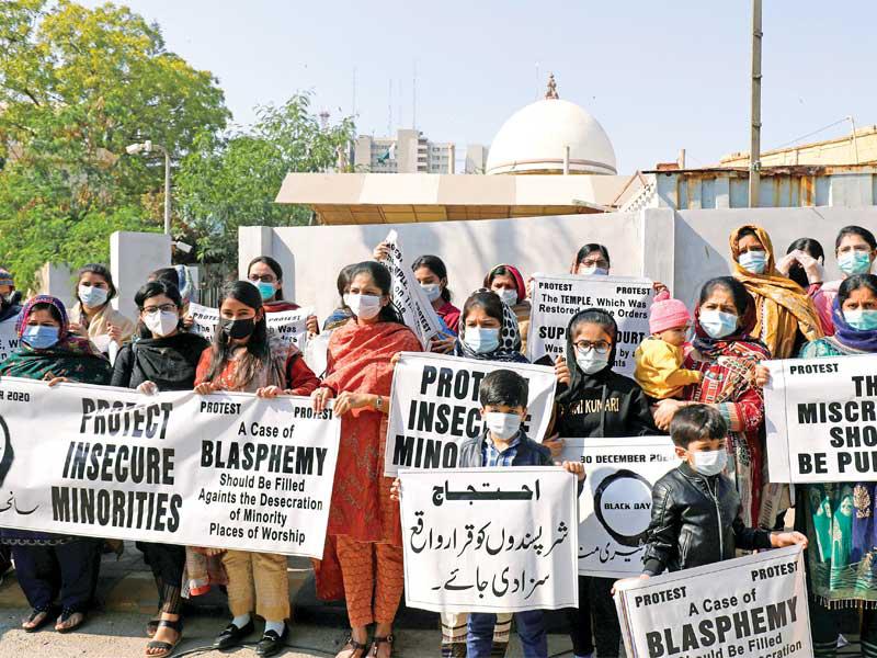 احتجاجا أمام المحكمة العليا ضد الهجوم على هندوسيا في شمال غربي باكستان