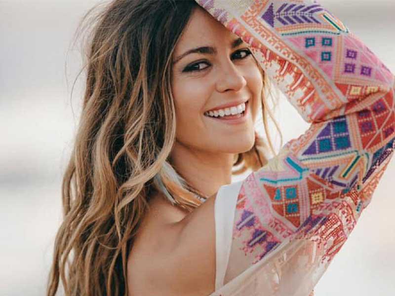  المغنية الإنكليزية المشهورة من أصل إسباني صوفيا إيلار