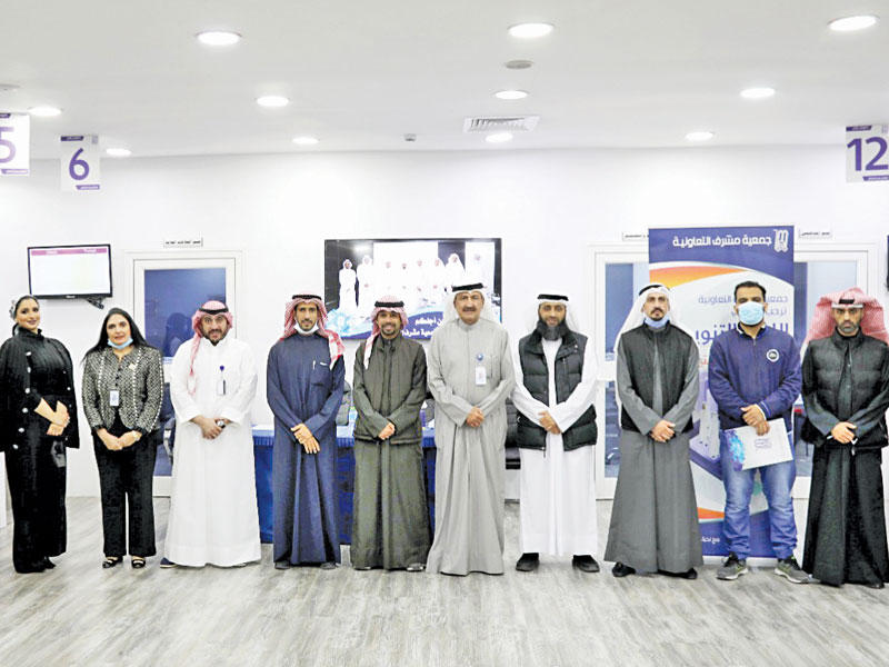 الموظفون المشاركون في اللقاء التنويري