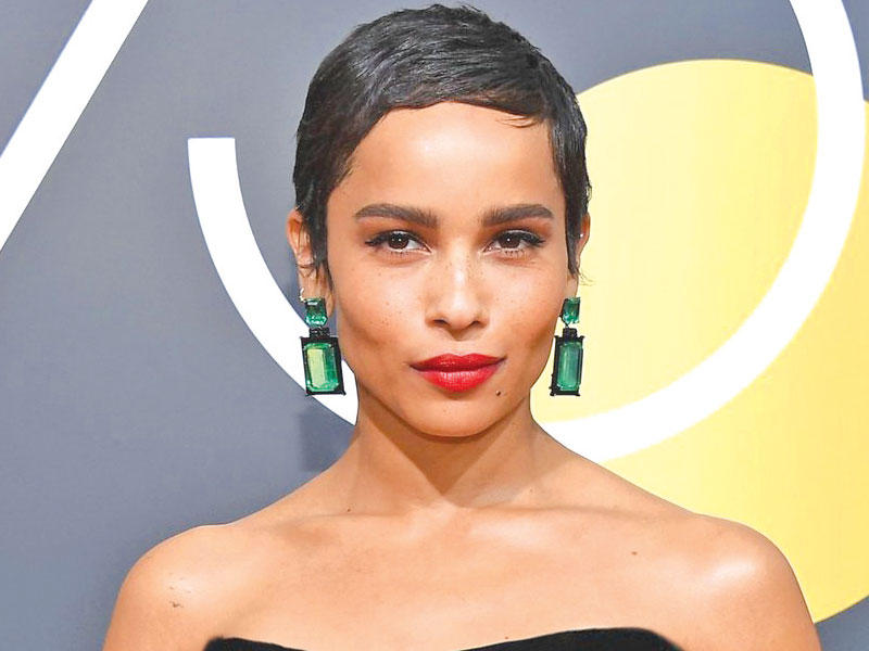 تقدمت الفنانة العالمية زوي كرافيتز 