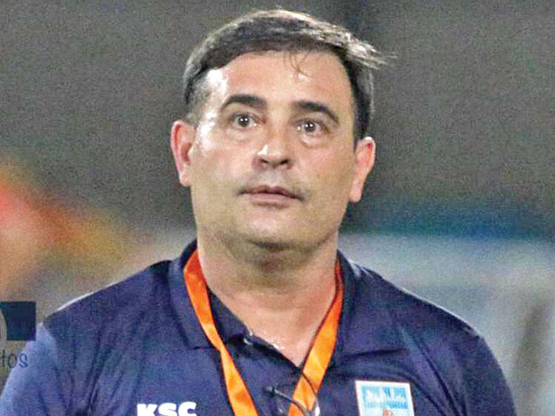 مدربنادي كاظمة الإسباني روبرتو بيانكي