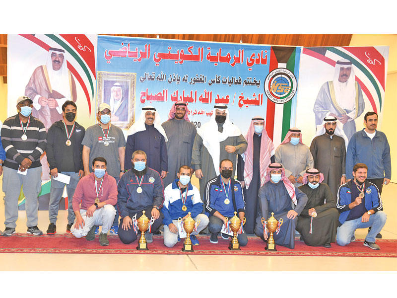 تتويج الفائزين بالبطولة