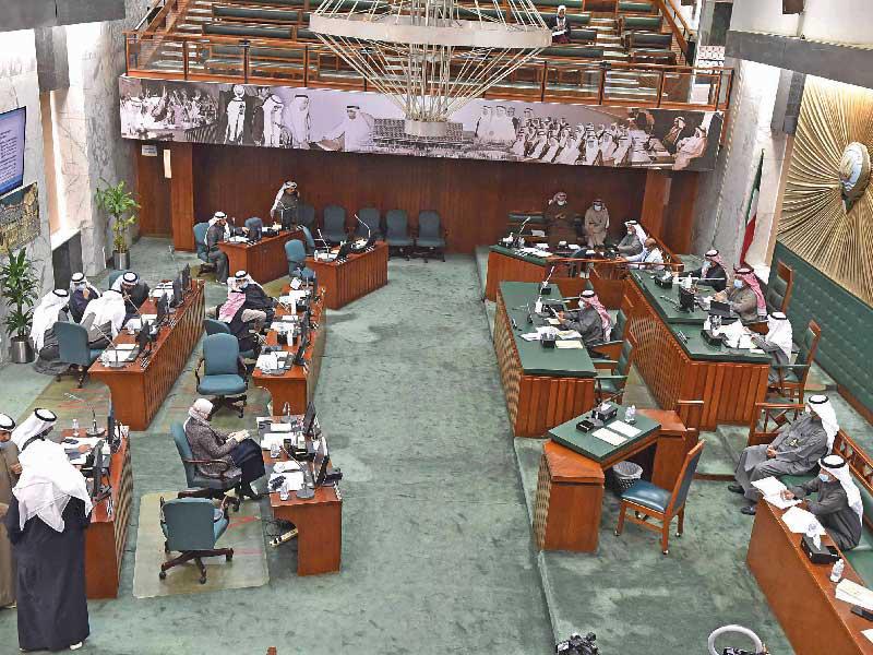 جانب من جلسة المجلس البلدي أمس 