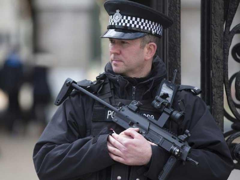 أحد أفراد قوات الشرطة البريطانية