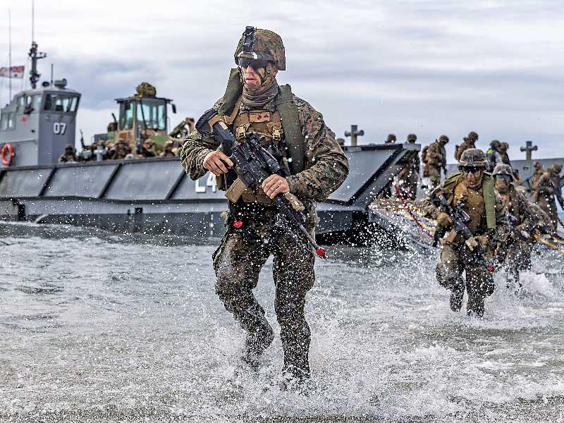 «المارينز» خلال تدريبات في اليابان 
