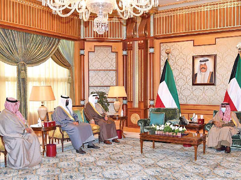 ولي العهد مستقبلاً الوزراء أمس