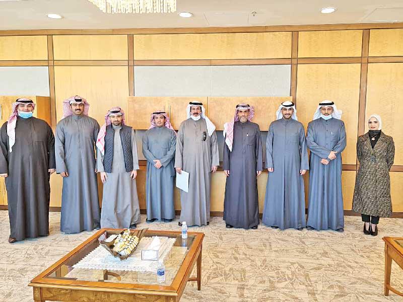 وزير العدل د. نواف الياسين مستقبلاً وفد نقابة الخبراء