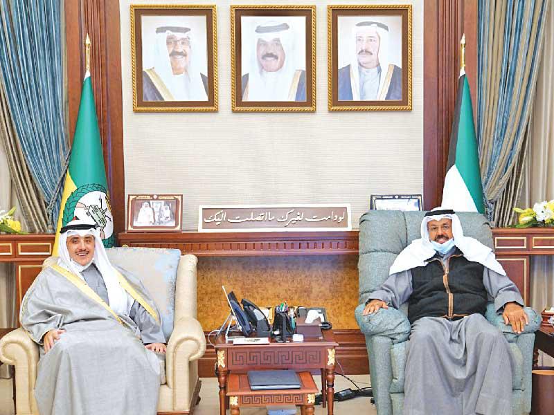 نائب رئيس الحرس الوطني الشيخ أحمد النواف مستقبلاً  وزير الخارجية الشيخ د. أحمد الناصر أمس 