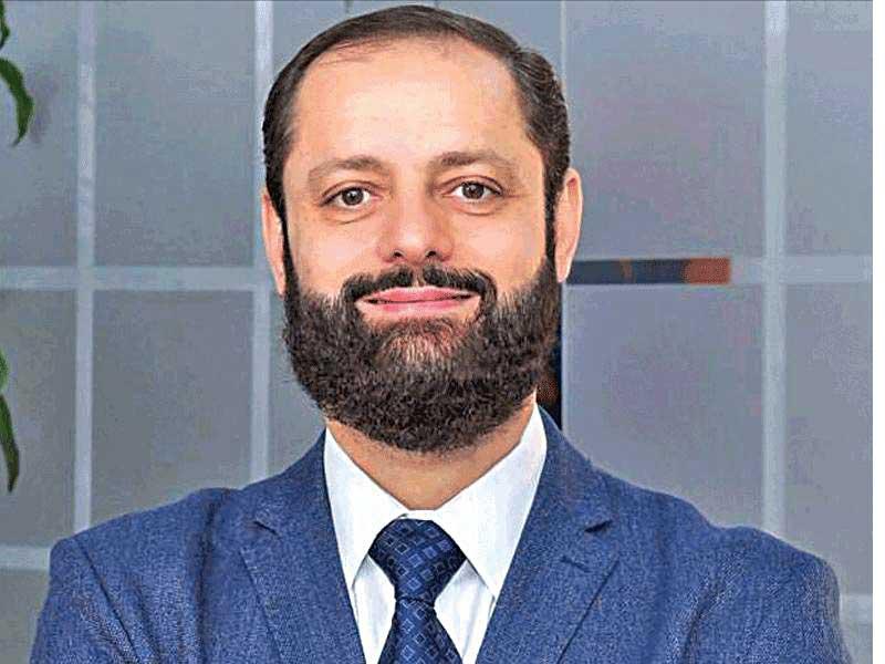  استشاري الأمراض المعدية والفيروسية والأستاذ الإكلينيكي بجامعة «بريتيش كولومبيا» الكندية «UBC» د. أسامة العنزي