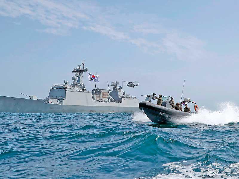 صورة نشرتها وكالة «يونهاب» الرسمية أمس للمدمرة البحرية التي أرسلتها سيول إلى الخليج بعد احتجاز ناقلة النفط من قبل «الحرس الثوري» 